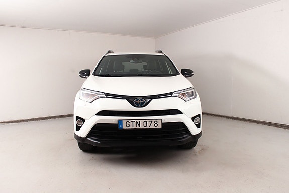 Toyota RAV4 4 of 24