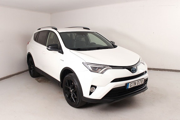 Toyota RAV4 3 of 24