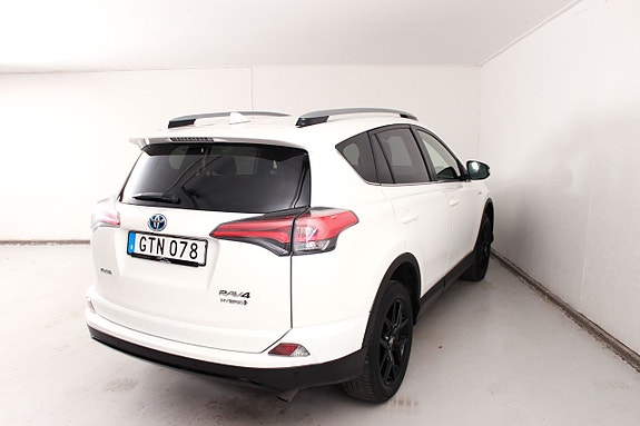 Toyota RAV4 10 of 24