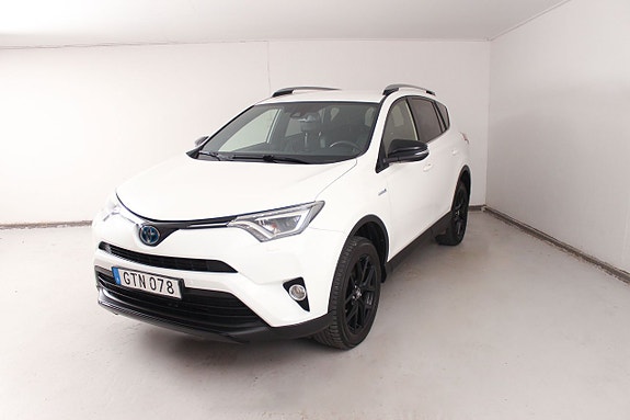 Toyota RAV4 8 of 24