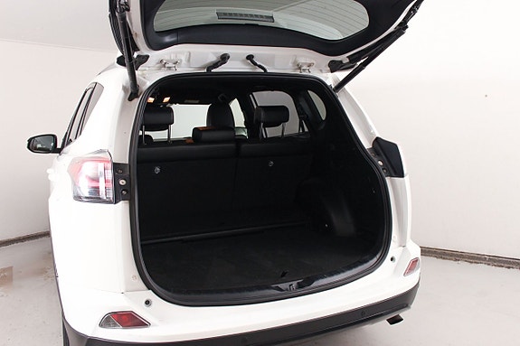 Toyota RAV4 24 of 24