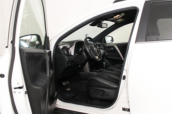 Toyota RAV4 15 of 24