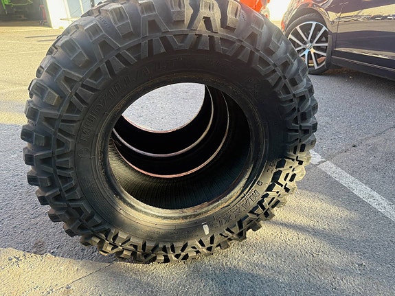 Wille 355B 2 st begagnade däck 31x11,50-15