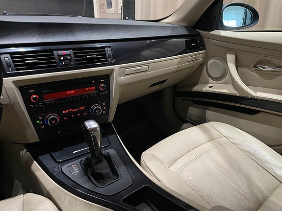 BMW 320 12 of 16