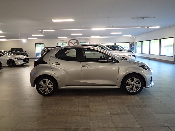 Mazda 2 4 of 19