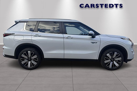 Mitsubishi Outlander 2 of 5