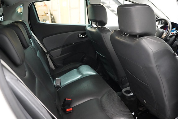 Renault Clio 19 of 22
