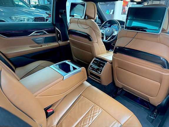 BMW 750i 17 of 20