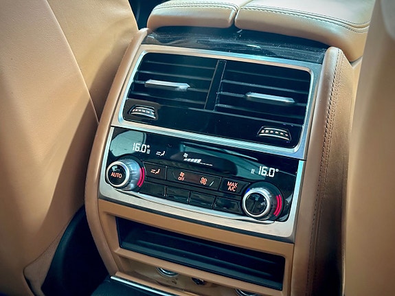 BMW 750i 16 of 20