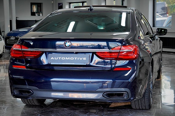 BMW 750i 6 of 20