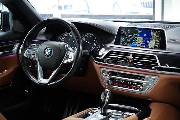 BMW 750i 8 of 20