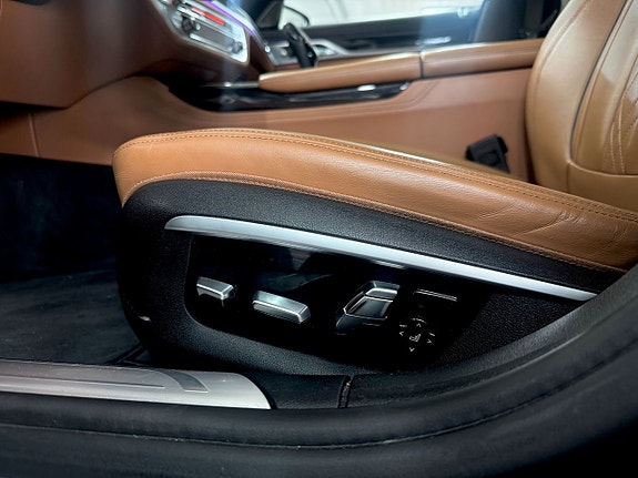 BMW 750i 18 of 20