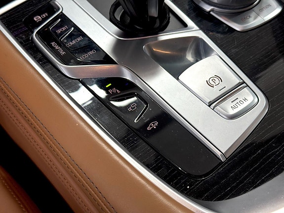 BMW 750i 19 of 20