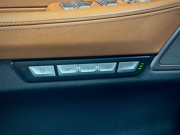 BMW 750i 15 of 20