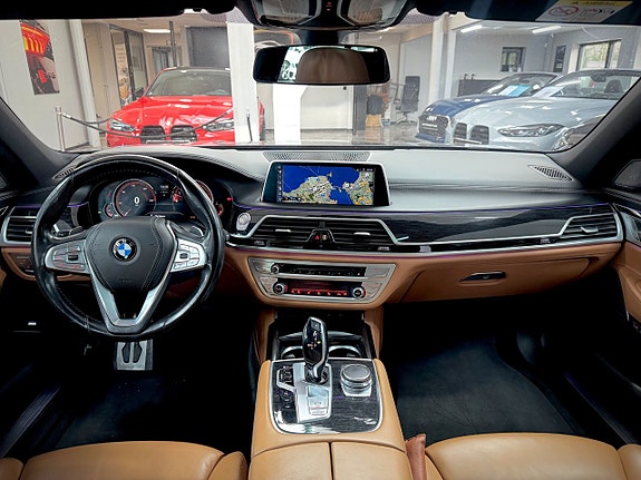 BMW 750i 9 of 20