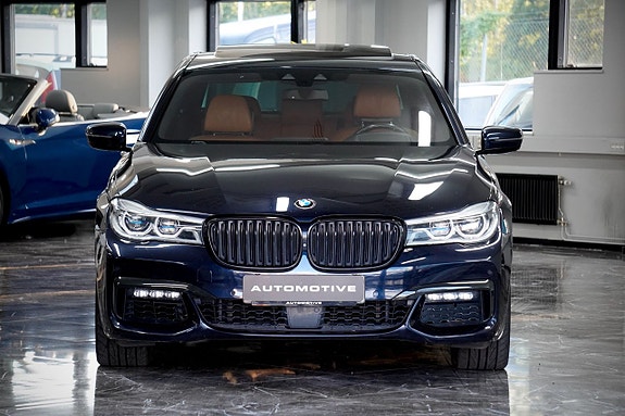 BMW 750i 2 of 5