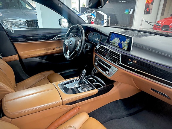 BMW 750i 10 of 20