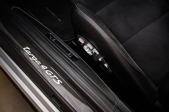 Porsche 911 Targa 4 GTS 15 of 25