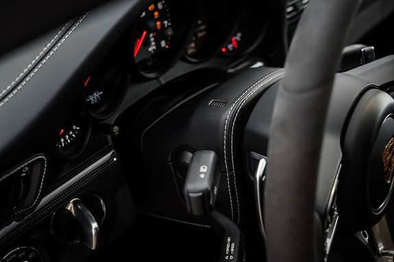 Porsche 911 Targa 4 GTS 16 of 25