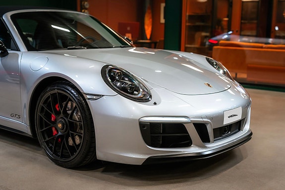 Porsche 911 Targa 4 GTS 2 of 5