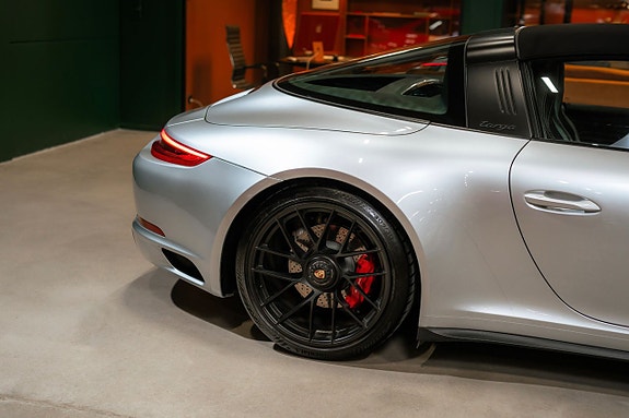 Porsche 911 Targa 4 GTS 7 of 25