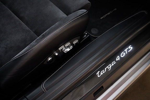 Porsche 911 Targa 4 GTS 24 of 25