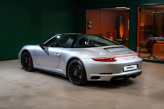 Porsche 911 Targa 4 GTS 3 of 5
