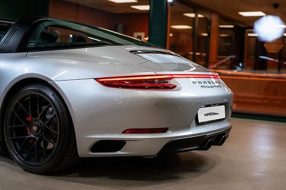 Porsche 911 Targa 4 GTS 4 of 5