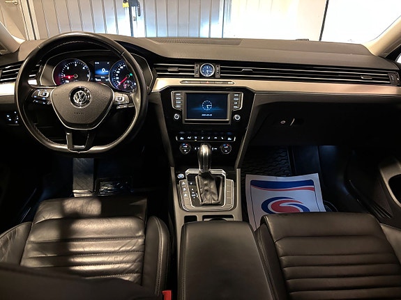 Volkswagen Passat 18 of 24