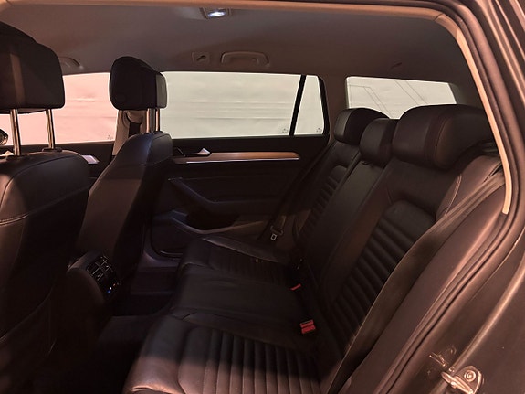 Volkswagen Passat 17 of 24
