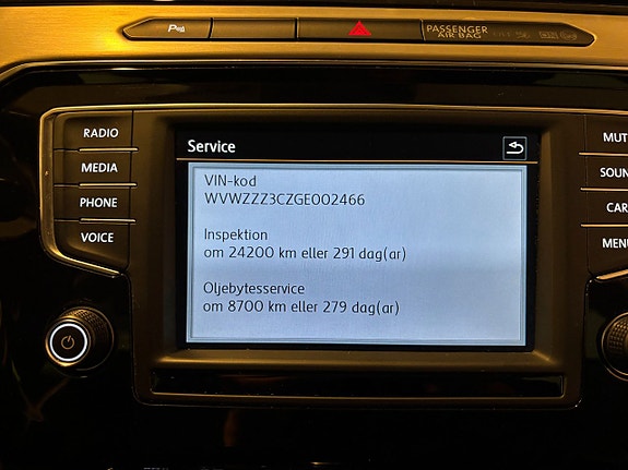 Volkswagen Passat 13 of 24