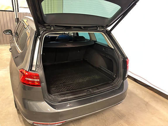 Volkswagen Passat 22 of 24