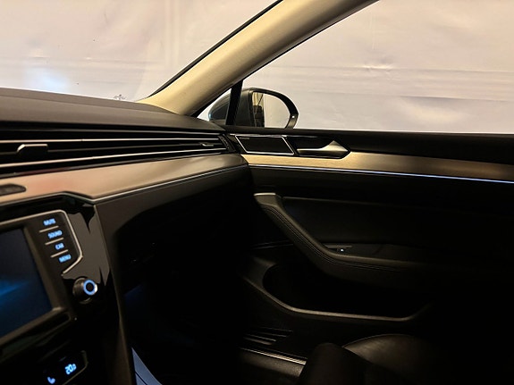 Volkswagen Passat 15 of 24