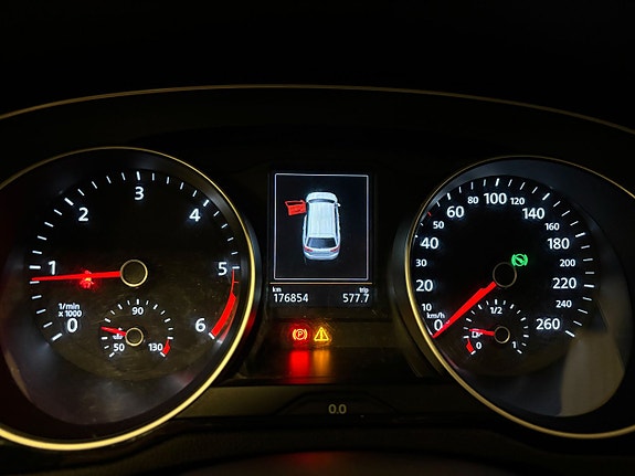 Volkswagen Passat 8 of 24