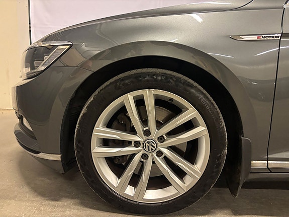 Volkswagen Passat 19 of 24