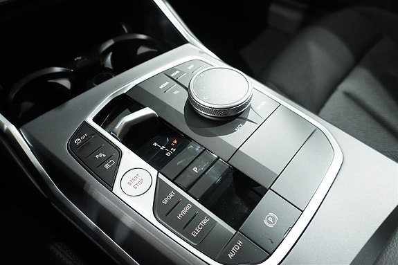 BMW 330e 16 of 18