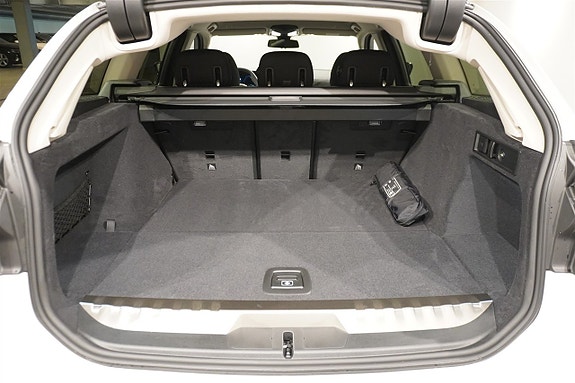 BMW 330e 8 of 18