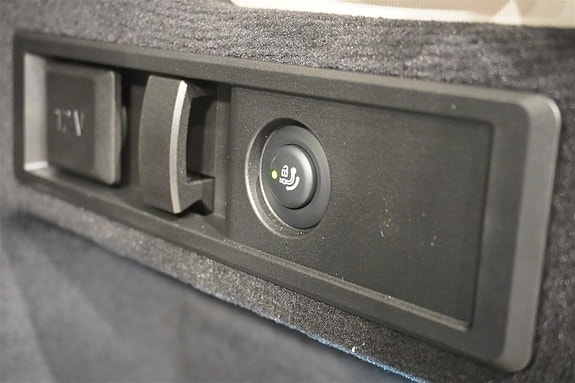 BMW 330e 9 of 18