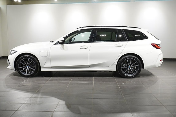 BMW 330e 3 of 18