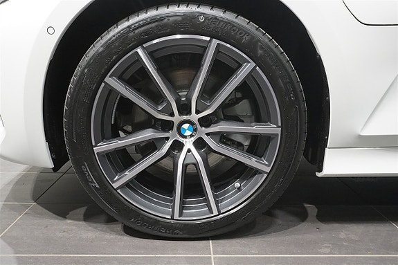 BMW 330e 11 of 18