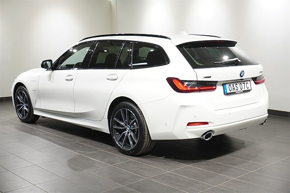 BMW 330e 4 of 18