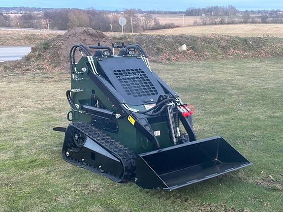 Mini Kompaktlastare 900KG. Briggs & Stratton 13.5 HP. 2 of 5