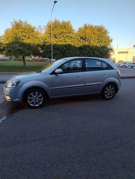 Kia Rio 2 of 5