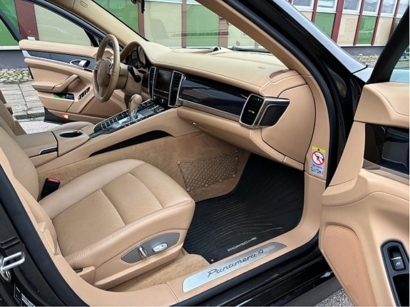 Porsche Panamera 4 of 16