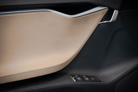 Tesla Model S 13 of 25