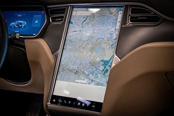 Tesla Model S 10 of 25