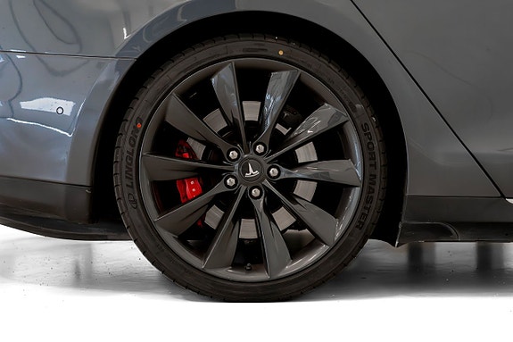 Tesla Model S 22 of 25
