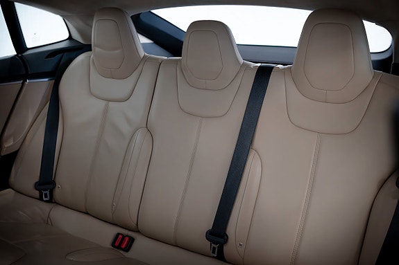 Tesla Model S 17 of 25