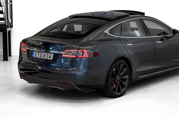 Tesla Model S 21 of 25