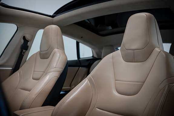 Tesla Model S 16 of 25